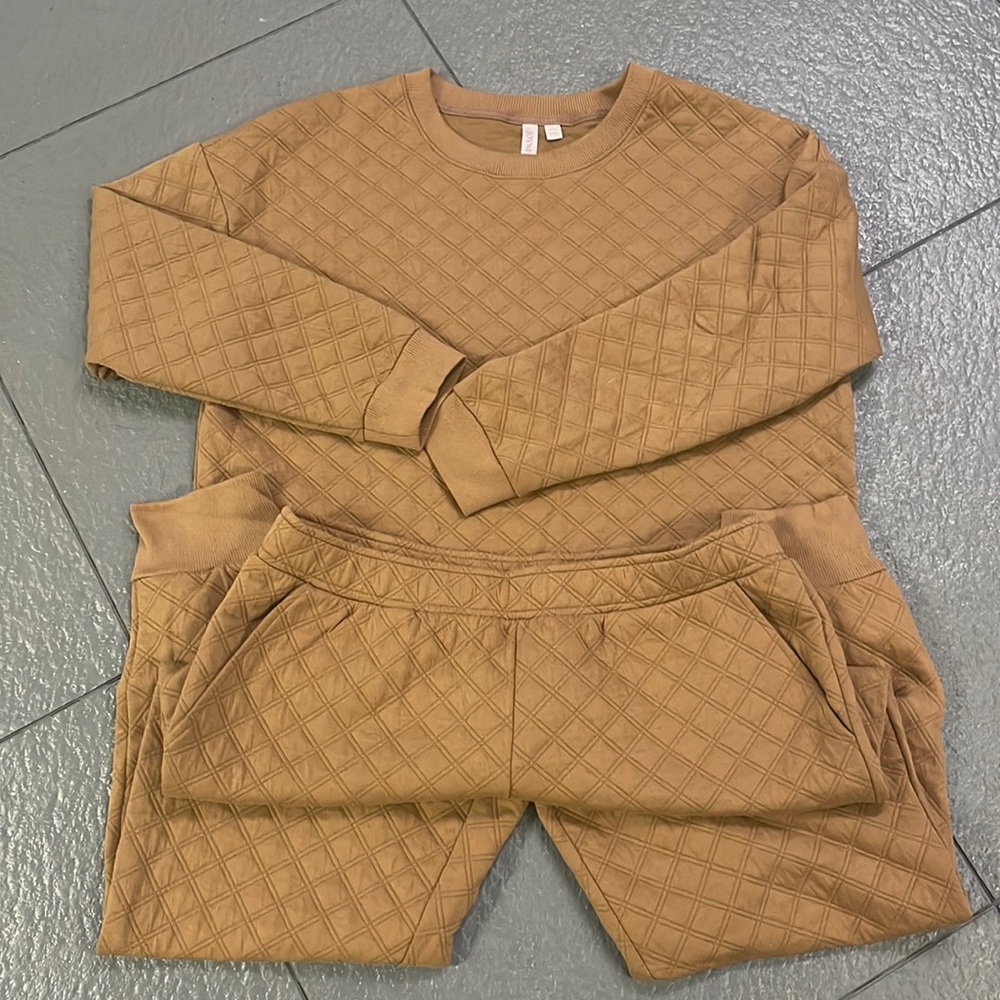 Joyspun Womens Quilted Long Sleeve Top and Jogger Sleep Set Size L (12/14)